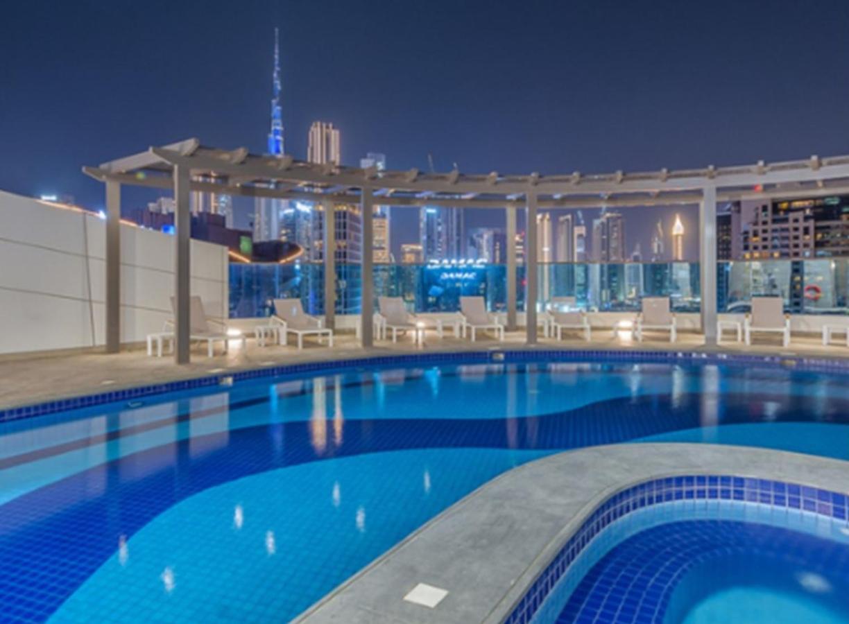 Elegant 2Br View With Rooftop Pool The Bay Dubaj Exteriér fotografie